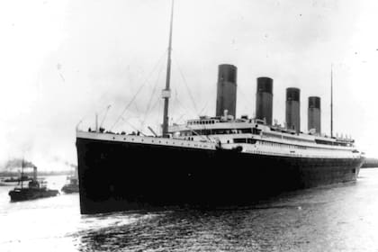 El Titanic parte de Southampton, Inglaterra, para su primer viaje, el 10 de abril de 1912.  (AP Foto, Archivo)