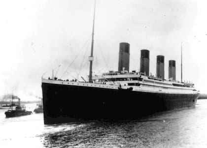 El Titanic parte de Southampton, Inglaterra, para su primer viaje, el 10 de abril de 1912. (AP Foto, Archivo)