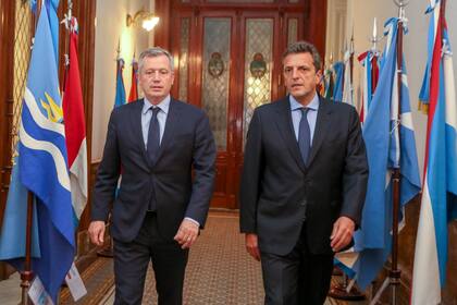 El titular de la Cámara de Diputados, Emilio Monzó, y Sergio Massa, quien aparece como su posible reemplazante por el Frente de Todos, se reunieron en el Congreso