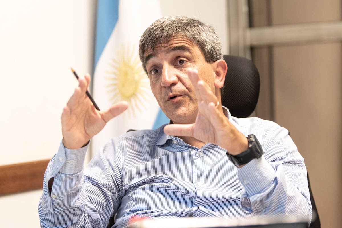 El titular de la Comisión de Salud de Diputados reafirma que la vacuna rusa es segura, aunque reconoce que el operativo "se ha demorado muchísimo"; acusa a sectores de la oposición de hacer "daño" en medio de la pandemia