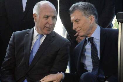 El titular de la Corte, Ricardo Lorenzetti, y el presidente Macri