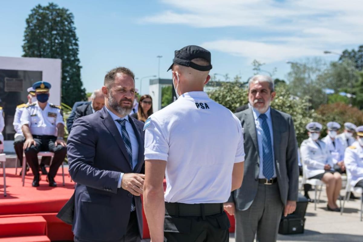 El titular de la PSA, José Glinski, en un acto junto al ministro Aníbal Fernández