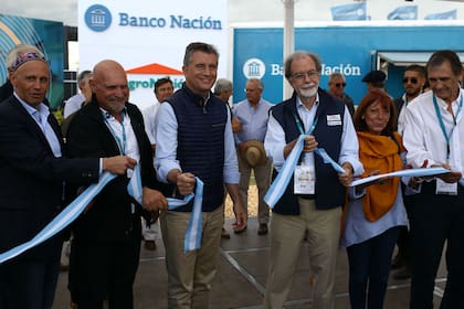 El titular del Banco Nación, Javier Gónzález Fraga, este mediodía junto a Etchevehere y Bergman