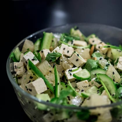 El tofu es un alimento que se elabora tradicionalmente a partir de soja y nigari
