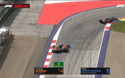 El toque entre Max Verstappen y Lando Norris en el último tramo del GP de Austria; el neerlandés terminó quinto, el inglés abandonó y George Russell sacó provecho y le dio el triunfo a Mercedes.