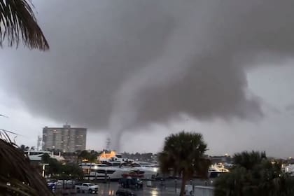 El tornado que tocó tierra en Fort Lauderdale, Florida, el último fin de semana