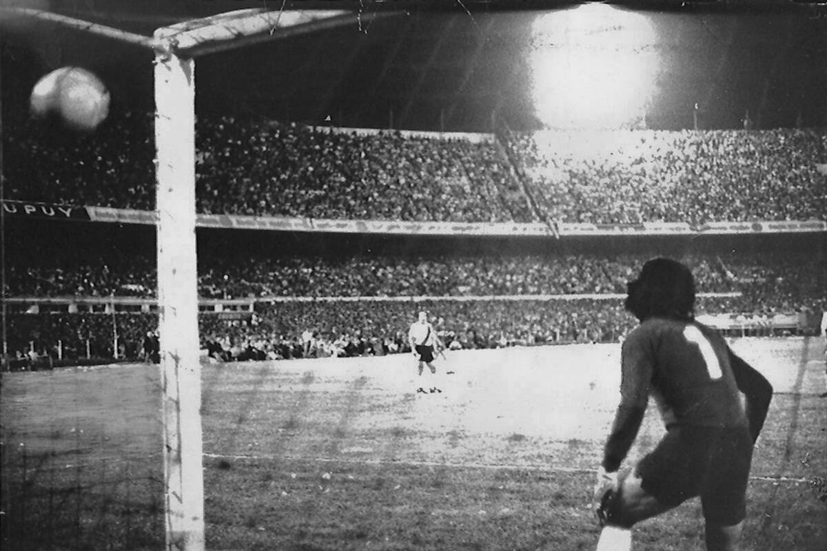 El torneo Nacional 1976 es el único antecedente de una definición de un título entre River y Boca; un viaje entre el recuerdo del gol de tiro libre del Chapa que no logró bloquear el delantero y el presente