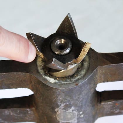 el tornillo con forma de alcachofa que tenía el garrote utilizado en España en los siglos XVII y XVIII le daba el nombre al instrumento para ejecutar la pena capital