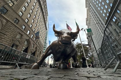 El Toro de Wall Street en el distrito financiero de la ciudad de Nueva York, el martes 15 de octubre de 2024. (AP Foto/Peter Morgan)