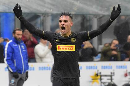 El "Toro" Martínez eufórico, goleador de Internazionale que recuperó la punta de la Liga italiana