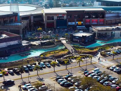 El Tortugas Open Mall ofrece un espacio al aire libre con opciones gourmet para todos los gustos.