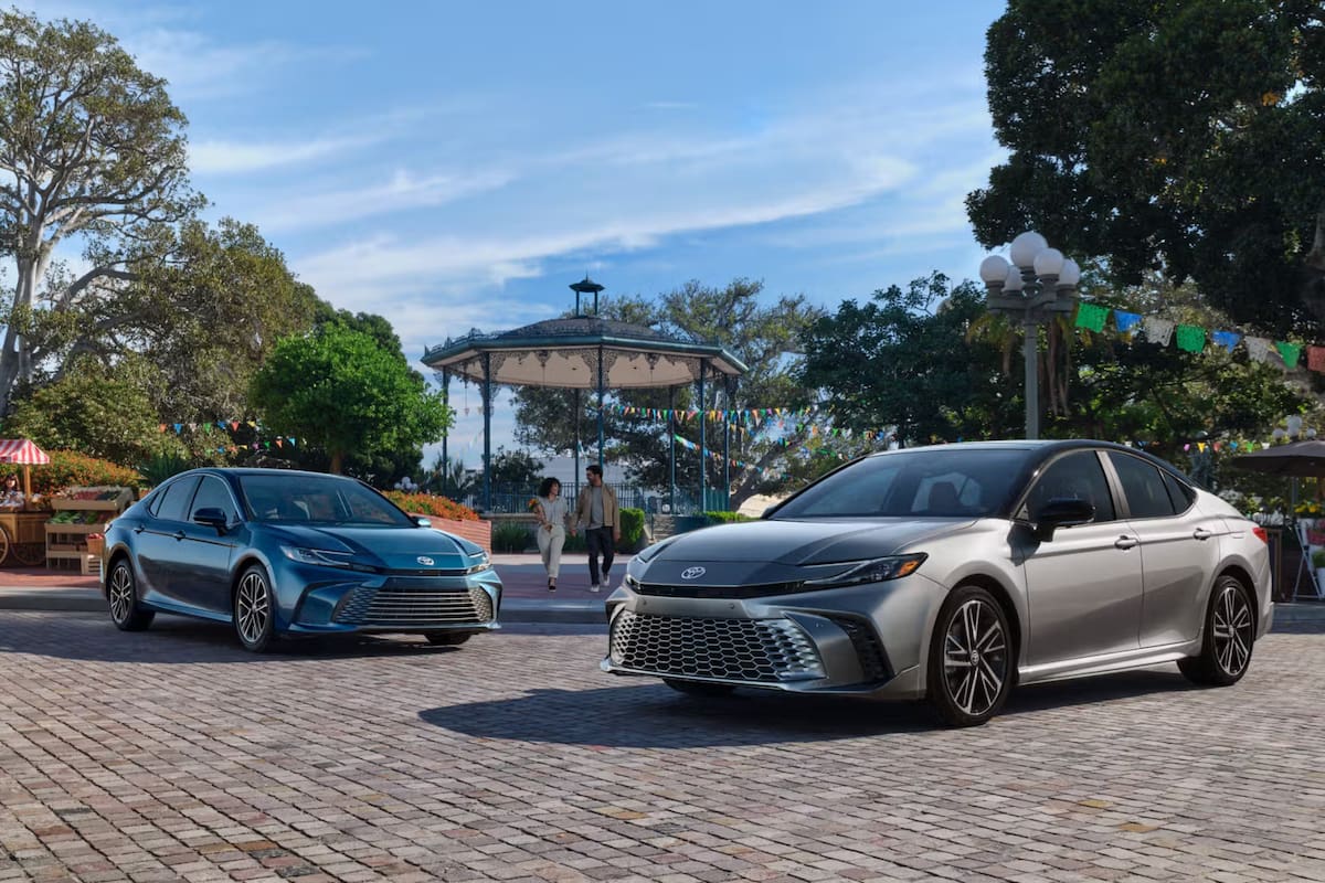 El Toyota Camry 2025 ofrece cuatro versiones principales con precios que van desde los US$28.700 hasta los US$36.425 en el mercado de Estados Unidos