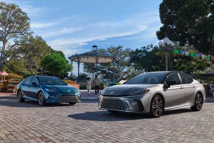 El Toyota Camry 2025 ofrece cuatro versiones principales con precios que van desde los US$28.700 hasta los US$36.425 en el mercado de Estados Unidos