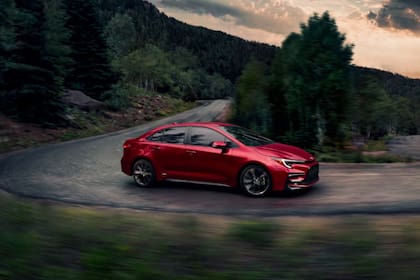 El Toyota Corolla 2026 cuenta con versiones de gasolina e híbrido