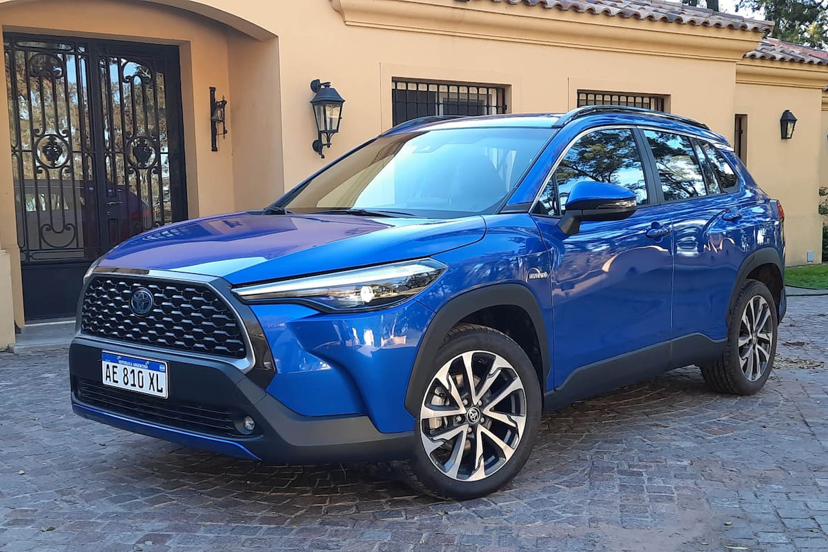 El Toyota Corolla Cross, con sus versiones naftera e hibrida, encabeza los patentamientos del segmento en 2022