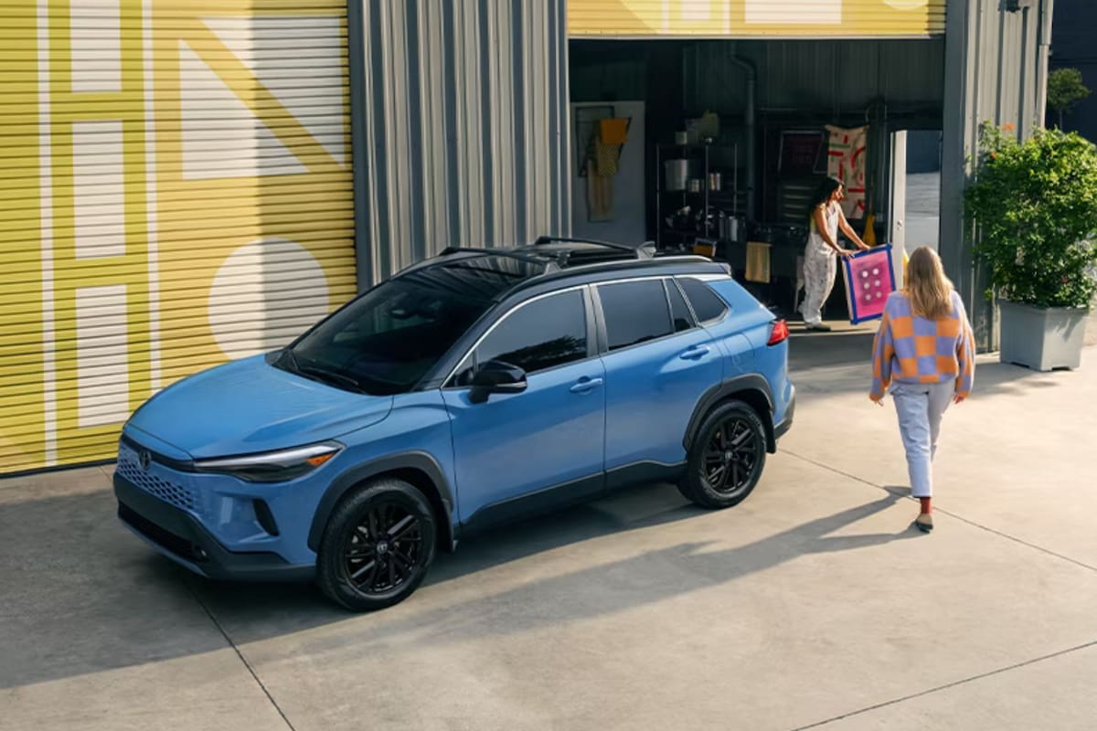 El Toyota Corolla Cross en versión híbrida presenta un precio base de 28.995 dólares