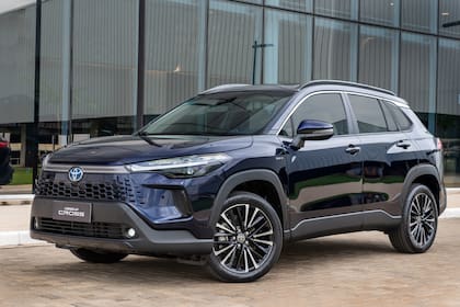 El Toyota Corolla Cross está disponible con motorizaciones nafteras e híbridas