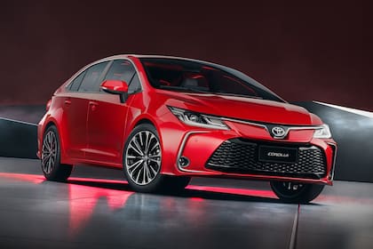 El Toyota Corolla resalta por su durabilidad, eficiencia de combustible y alto nivel de seguridad.