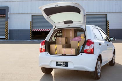 El Toyota Etios Aibo permite una carga de 450 kg