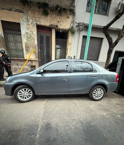 El Toyota Etios robado en Avellaneda y recuperado en el barrio Zavaleta