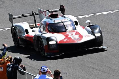El Toyota N°8, ganador de las 24 Horas de Le Mans 2022: Brendon Hartley, Sebastien Buemi y Ryo Hirakawa fueron los tripulantes