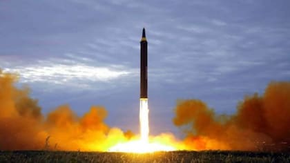 El TPAN, que entró en vigor en enero de 2021, es el primer acuerdo internacional a nivel mundial que prohíbe las armas nucleares e incluye disposiciones para su total eliminación