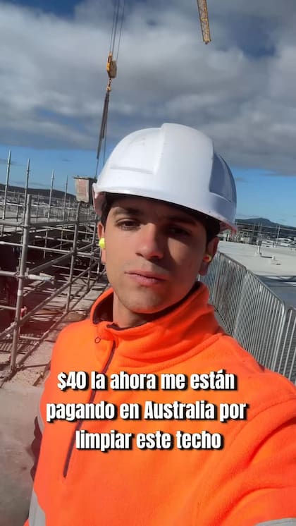 El trabajador cobra 40 dólares por cada hora de trabajo (Captura: Instagram @juarezdylan01)