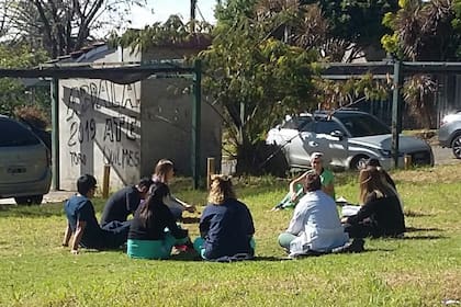 El trabajo de asistencia grupal al equipo de residentes de pediatria del Hospital Iriarte de Quilmes
