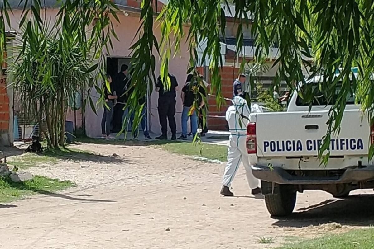 El trabajo de la policía en la casa donde encontraron muerto al chef.