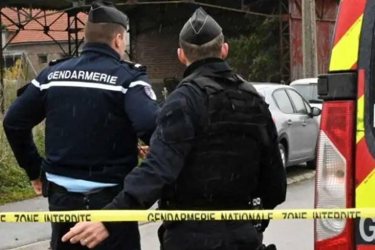 El trabajo de los efectivos franceses en el lugar del hallazgo de los cuerpos de los bebés, en Bedoin