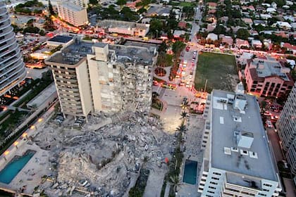 El trabajo de los rescatitas en el edificio colapsado en Miami-Dade, en EE. UU.