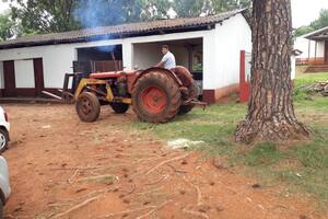 El tractor es marca Hanomag, que se fabricaba en la localidad santafesina de Granadero Baigorria hasta comienzos de la década del 70 bajo licencia de esa marca alemana. Gentileza productores