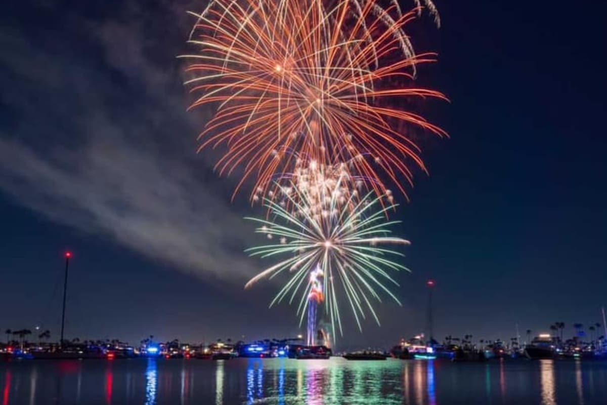 El tradicional "Big Bang on the Bay" de California no se llevará a cabo este año por una medida estatal / boathouseonthebay