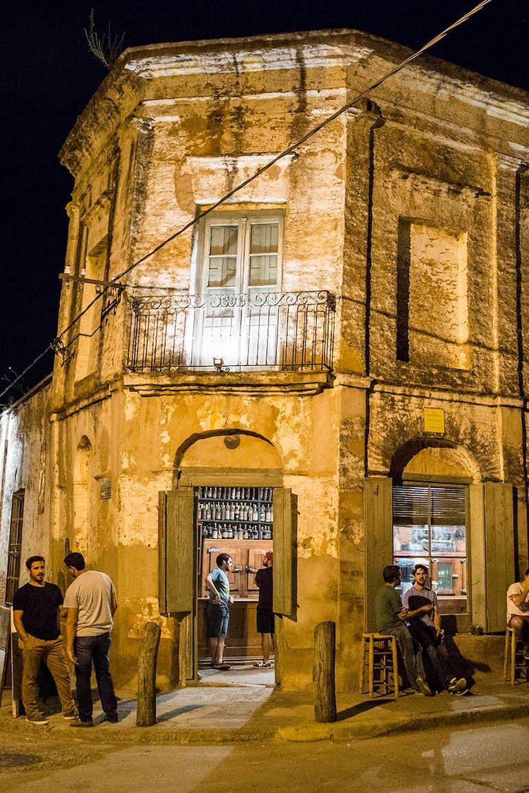 El tradicional bodegón De Bessonart, un punto de encuentro desde hace más de 200 años.