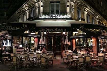 El tradicional café parisino Les Deux Magots en marzo, poco antes de que se dictaran las medidas de aislamiento