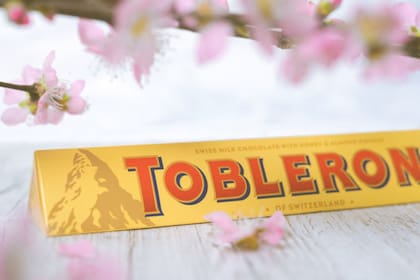 El tradicional chocolate originario de Suiza guarda un par de detalles poco conocidos en su emblemático logo