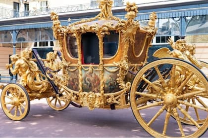 El tradicional Gold State Coach, usado para todas las coronaciones desde 1830, esta vez deberá compartir el estrellato con la carroza más nueva de la realeza británica