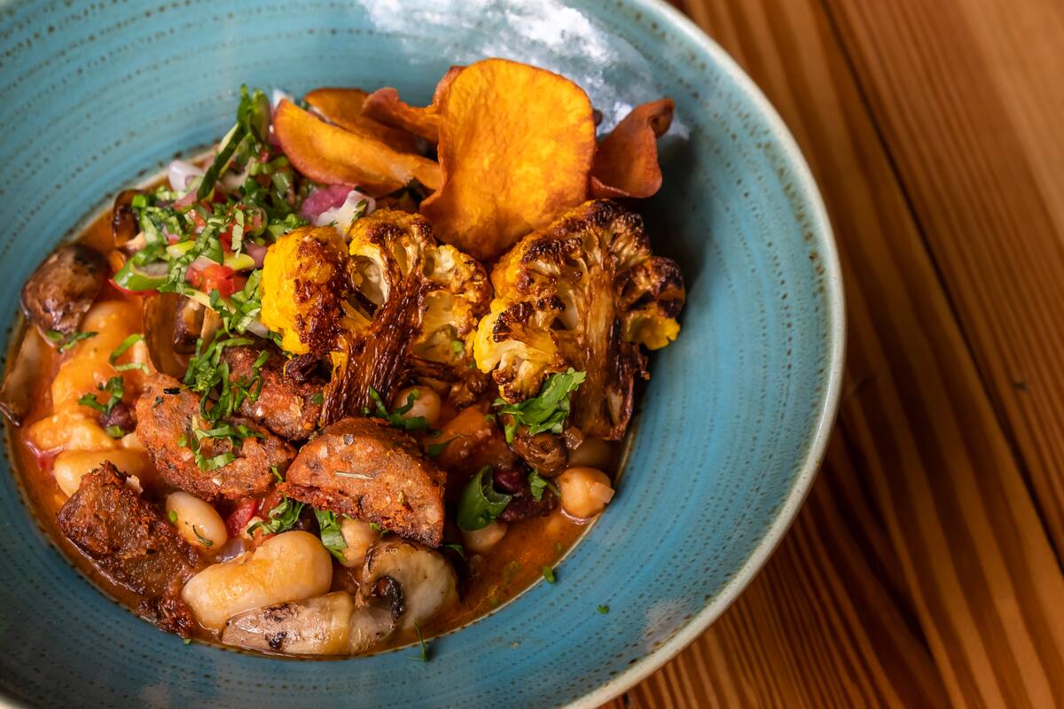 El tradicional guiso, pero en versión plant based por Hierbabuena Restaurante.