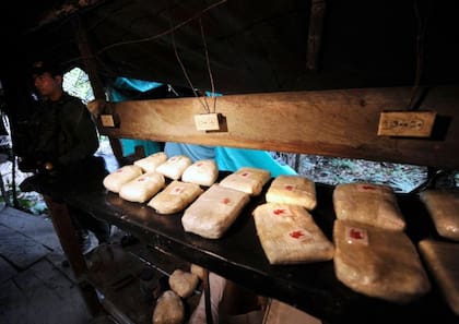 El tráfico de drogas ha fortalecido a distintas bandas en las cárceles latinoamericanas. Pero no es su única actividad ilícita