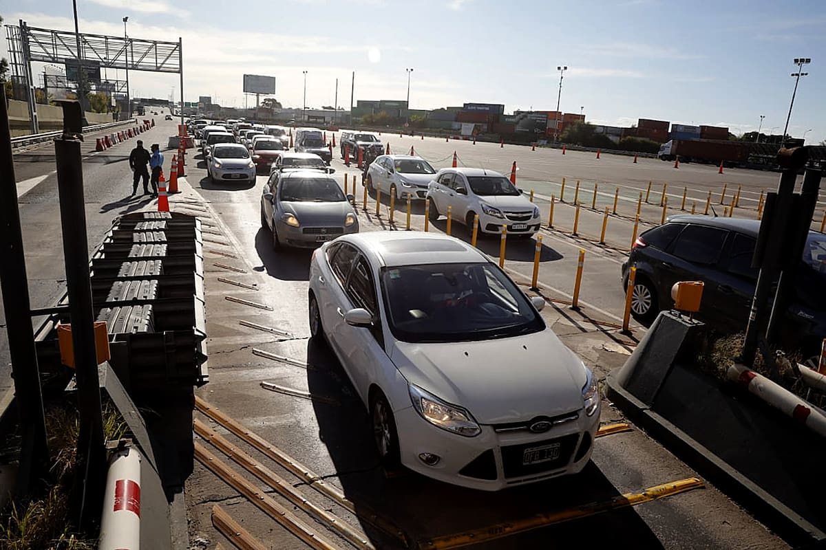 El tráfico es intenso hacia la tarde en la Autopista Illia
