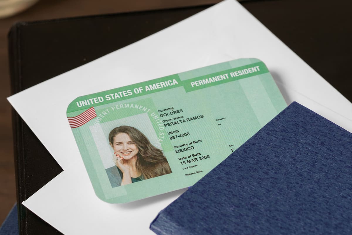 El trámite de reemplazo de la green card se puede hacer en línea o por correo postal