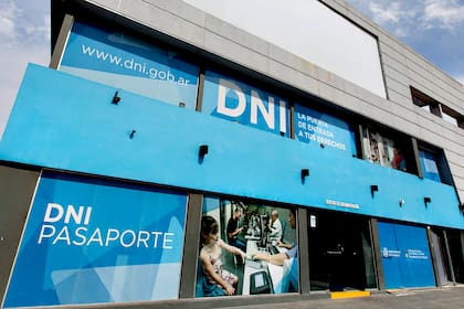 El trámite para agregar el apellido materno en el DNI se puede hacer en un Registro Civil o en un Centro de Documentación Renaper