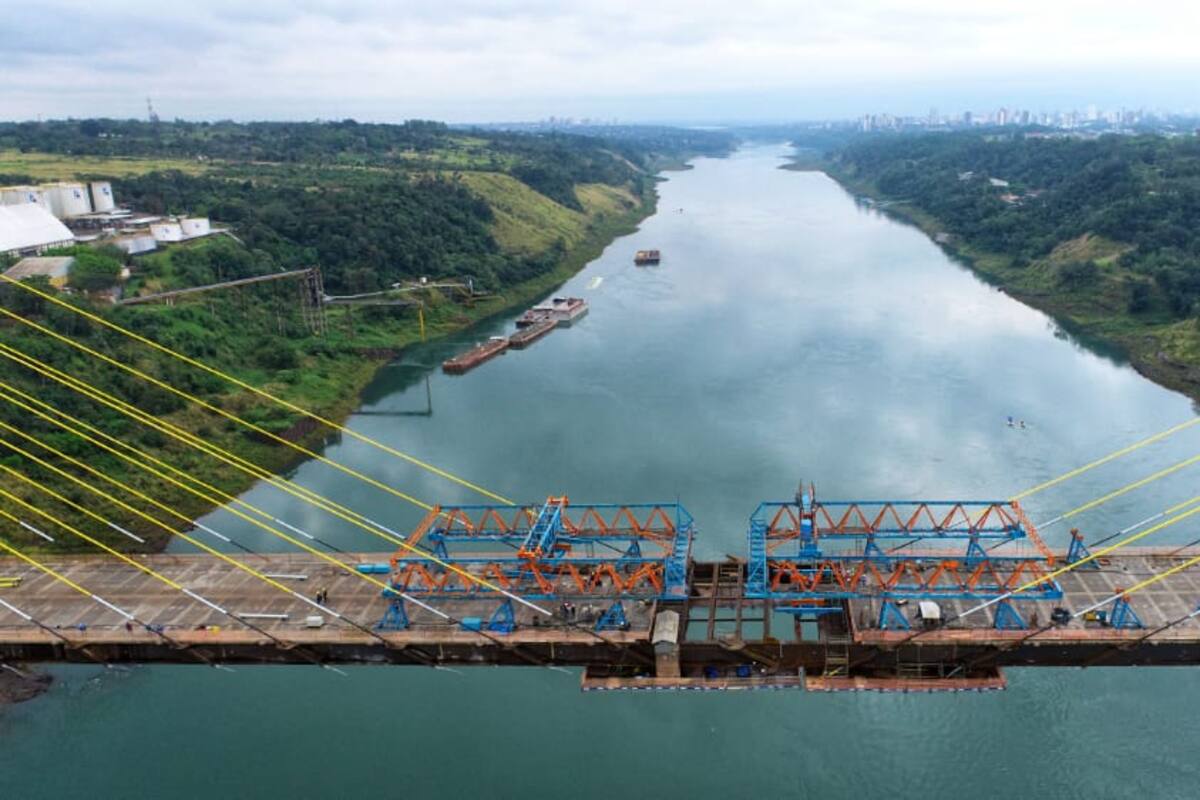 El tramo central corresponde a las dovelas instaladas desde ambas orillas del Paraná