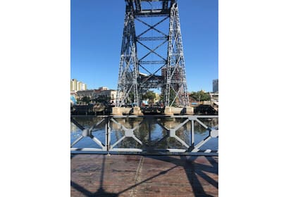 El Puente Transbordador Nicolás Avellaneda es el único de esas características en el continente americano