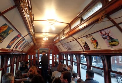 El Tramway Histórico de Buenos Aires es un museo sobre ruedas, que no solo ofrece una experiencia única para los turistas, sino que también hace que los porteños de todas las edades se encuentren con el pasado