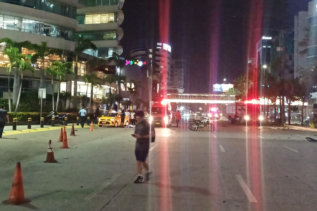 El tránsito en la avenida Joaquin de Guayaquil quedó cortado