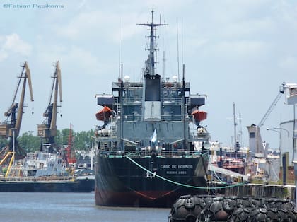 El transporte ARA Cabo de Hornos
