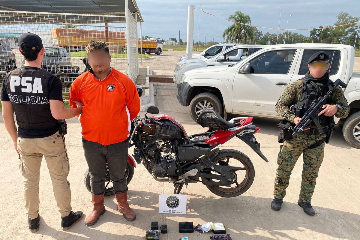 El transportista de droga detenido el domingo cuando llevaba panes de cocaína escondidos en su moto