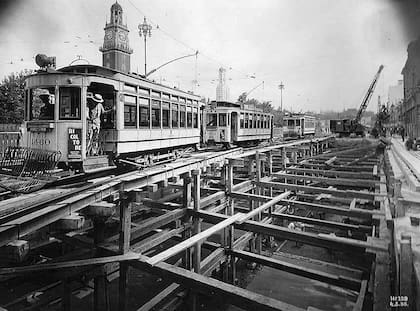 El tranvía no se detenía, ni siquiera durante las obras de construcción de la línea C del Subte.