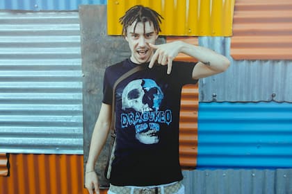 El trapero español completa su paso por Argentina con una fecha en Rosario y dos shows en Buenos Aires. "Cada vez que me dicen que hay que venir, para mí son vacaciones", dice